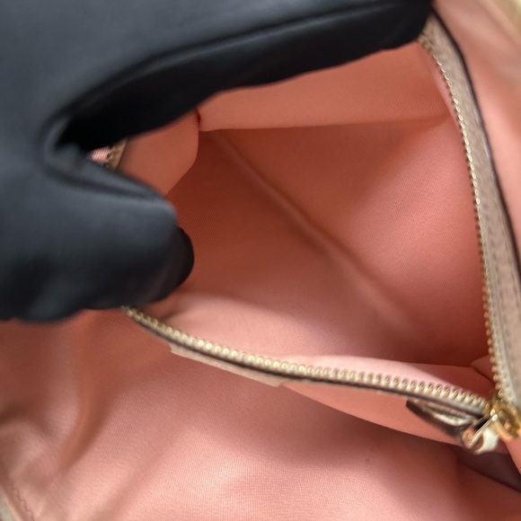 RARE GUCCI One of a kind Handbag-CHARMY collection  perfect in every way. - Picture 16 of 16